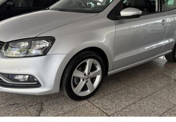 VW Polo 182.137 km 4.945 &euro; Wuppertal 42329