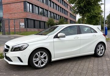 Mercedes-Benz A 180 60.582 km 14.390 &euro; Gelsenkirchen 45891