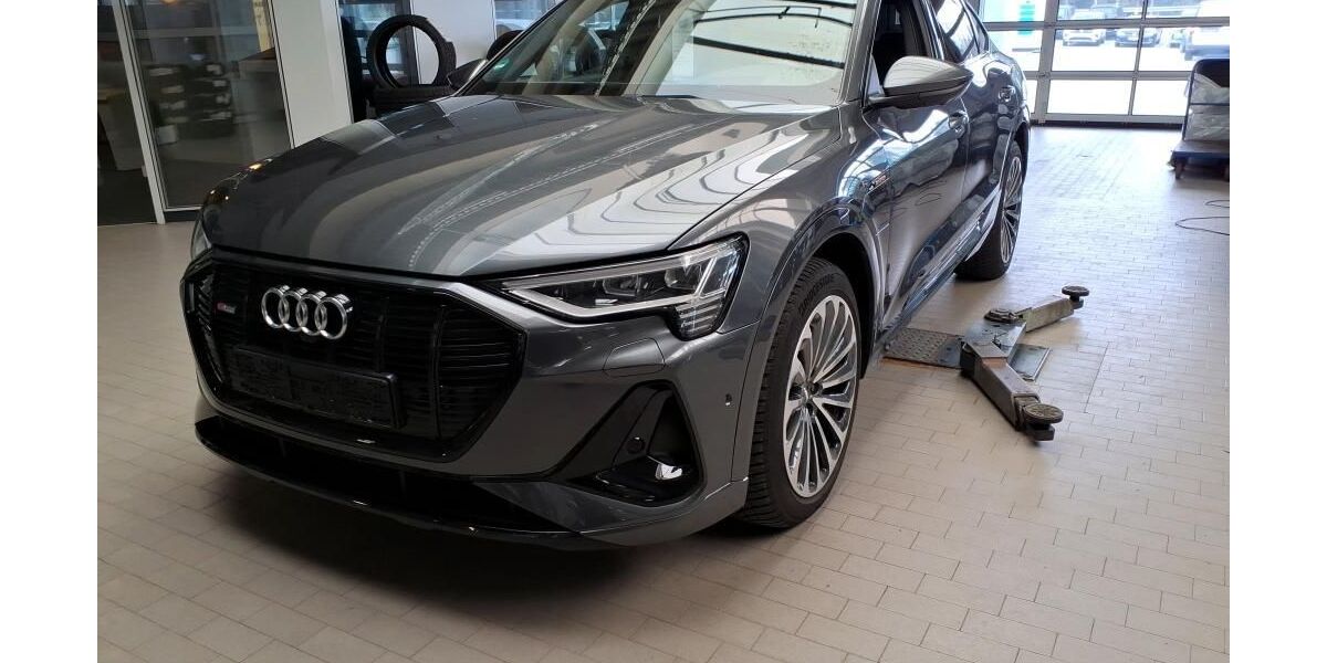 Audi e-tron 77.082 km 32.829 &euro; Hagen 58091