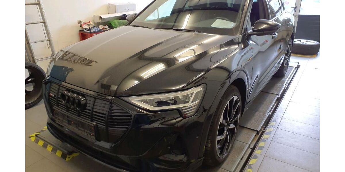 Audi e-tron 93.491 km 35.667 &euro; Hagen 58091